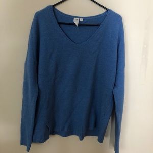 GAP blue sweater. Stretchy material v neck. Size M